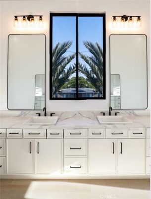 Bathroom, Dual Sink Vanities, Interior