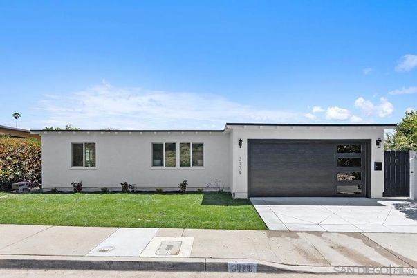 Attached, Exterior, Facade, Ranch