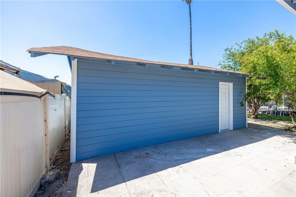 Detached Garage, Exterior