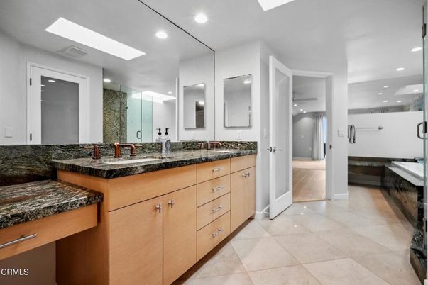 Bathroom, Dual Sink Vanities, Interior, Recessed Lighting