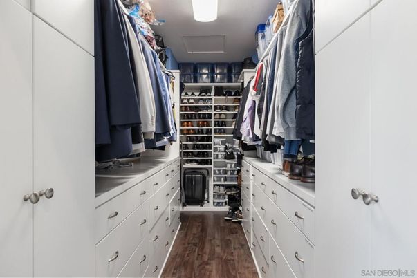Interior, Walk-in Closets, Wood Texture Flooring