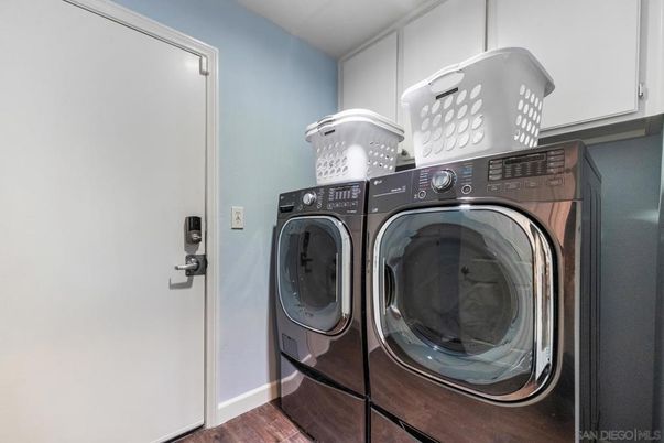 Interior, Washer, Wood Texture Flooring