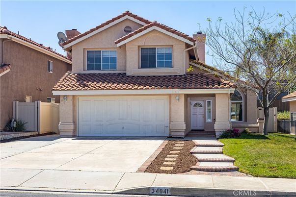 Attached, Exterior, Facade, Mediterranean