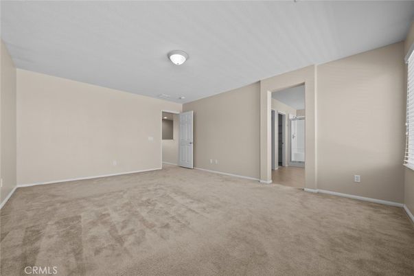 Empty room, Interior