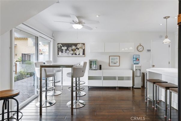 Interior, Living room, Pendant Lights, Recessed Lighting, Wood Texture Flooring