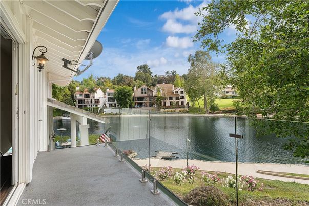 Exterior, Lake