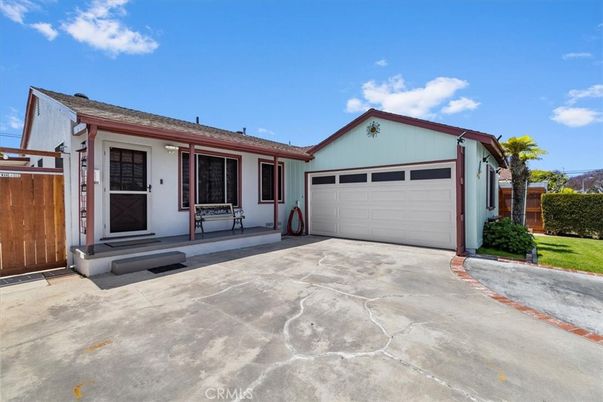 Attached, Exterior, Facade, Ranch