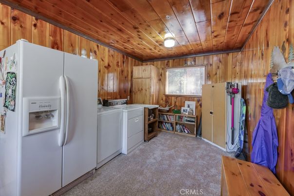 Interior, Washer, Wooden Ceilings, Wooden Walls