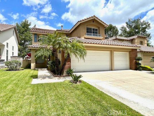 Attached, Exterior, Facade, Mediterranean