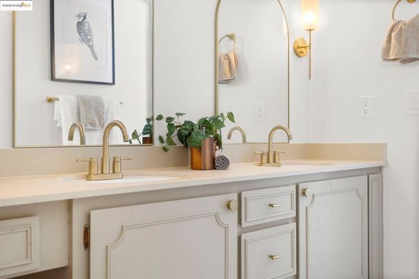 Bathroom, Dual Sink Vanities, Interior