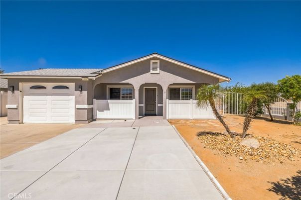 Attached, Exterior, Facade, Ranch