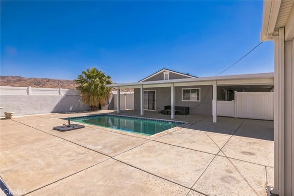 Exterior, Pool