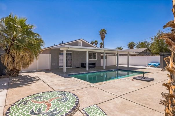 Exterior, Pool