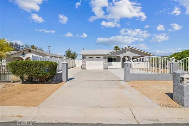 Attached, Exterior, Facade, Ranch