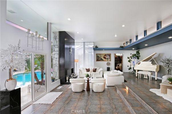 Fireplace, Interior, Living room, Piano, Recessed Lighting