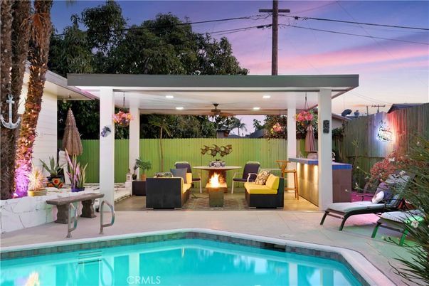 Exterior, Pool