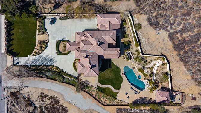 Exterior, Drone