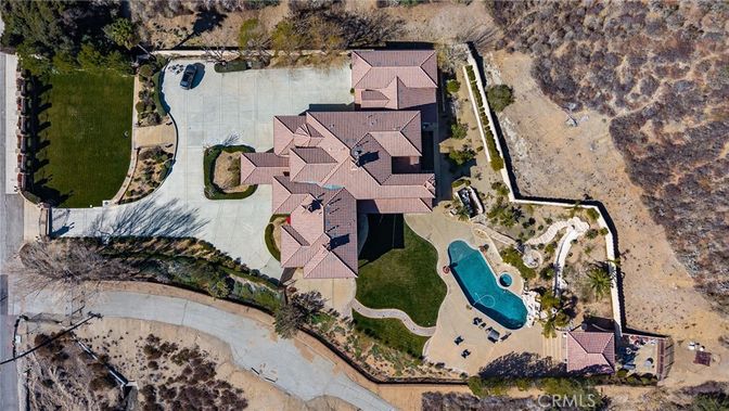 Exterior, Drone