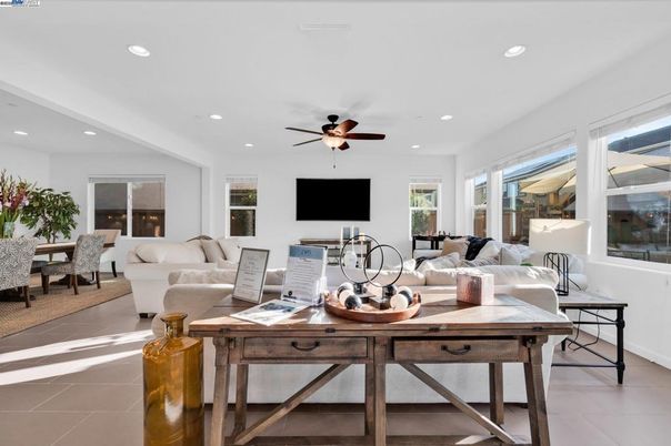 Dining room, Interior, Living room, Recessed Lighting