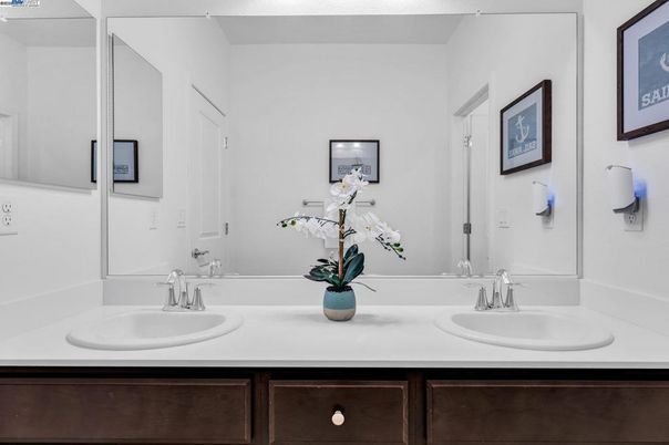 Bathroom, Dual Sink Vanities, Interior