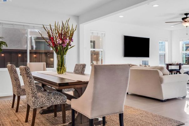 Dining room, Interior, Living room, Recessed Lighting