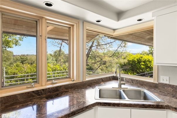 Interior, Kitchen, Recessed Lighting, Water