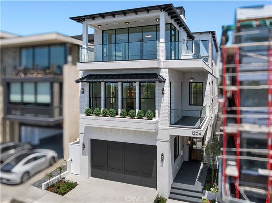 Attached, Exterior, Facade, Rowhouse