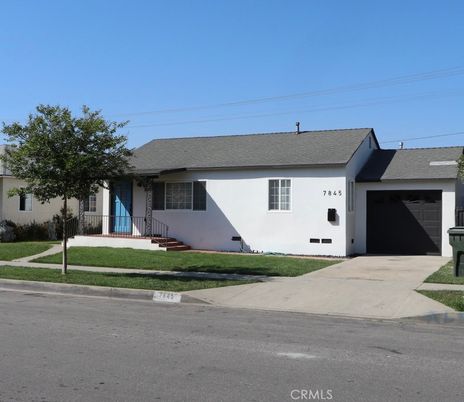 Attached, Exterior, Facade, Ranch