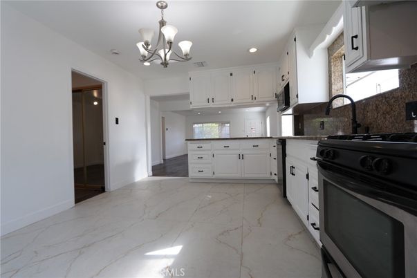 Chandelier, Interior, Kitchen, Marble, Recessed Lighting