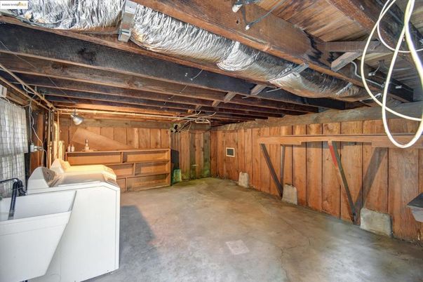 Interior, Washer, Wooden Beams, Wooden Walls