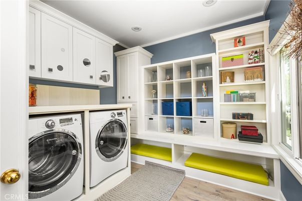 Interior, Washer, Wood Texture Flooring