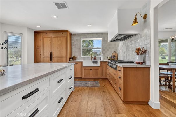 Dining room, Interior, Kitchen, Recessed Lighting, Wood Texture Flooring