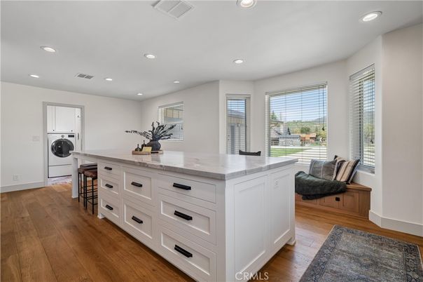 Interior, Recessed Lighting, Washer, Wood Texture Flooring