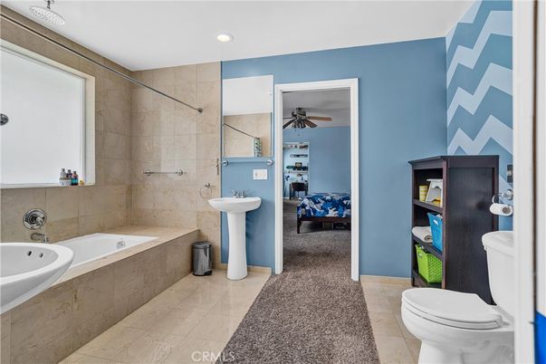 Bathroom, Interior, Recessed Lighting