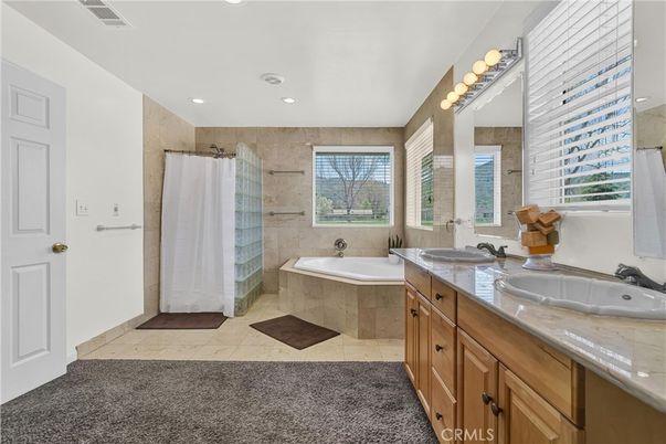 Bathroom, Dual Sink Vanities, Interior, Recessed Lighting