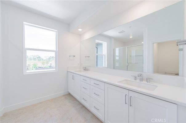 Bathroom, Dual Sink Vanities, Interior, Recessed Lighting