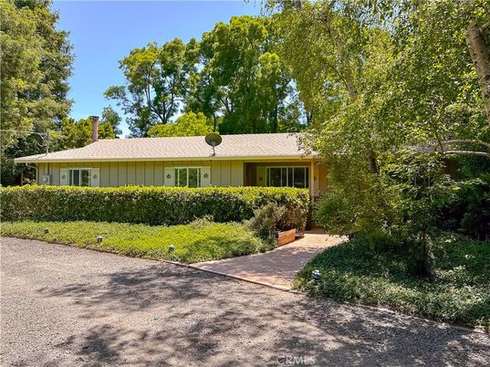 Backyard, Exterior, Facade, Ranch