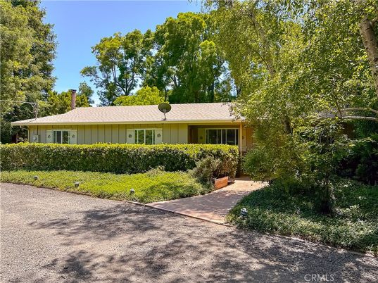 Backyard, Exterior, Facade, Ranch