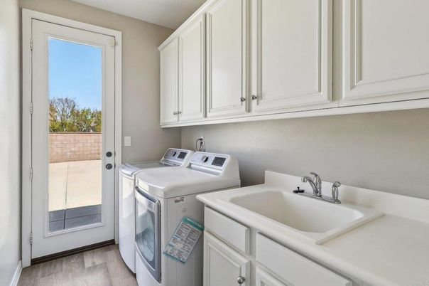 Interior, Washer, Wood Texture Flooring