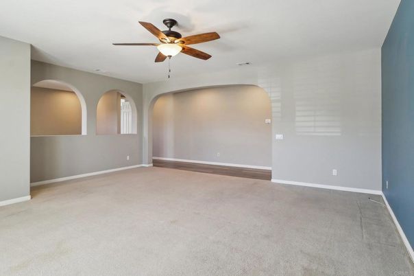 Empty room, Interior