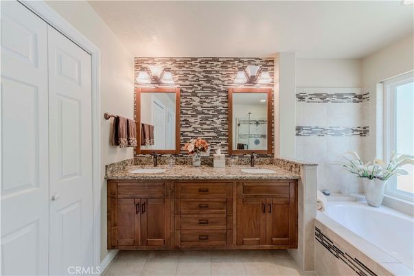 Bathroom, Dual Sink Vanities, Interior