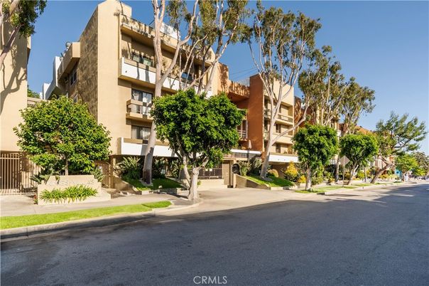 Exterior, Facade, Condo Building