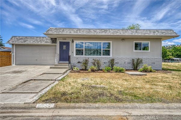 Exterior, Facade, Ranch
