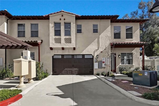 Attached, Exterior, Facade, Mediterranean