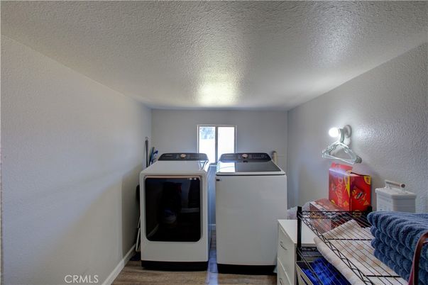 Interior, Washer, Wood Texture Flooring