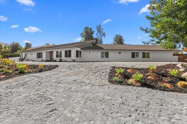 Backyard, Exterior, Facade, Ranch