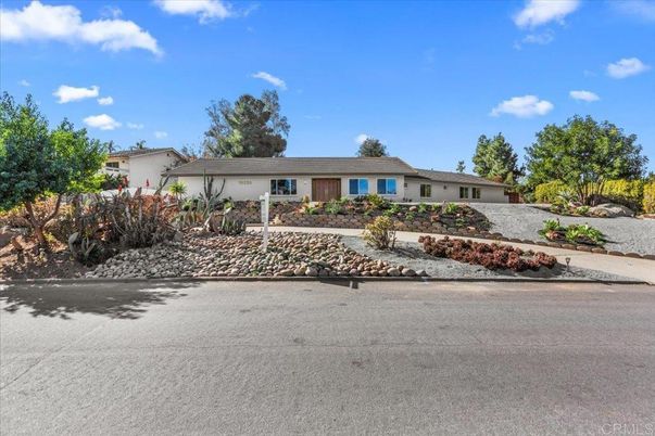 Exterior, Facade, Ranch