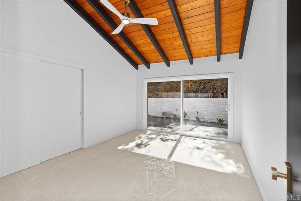 Empty room, Interior, Wooden Beams, Wooden Ceilings