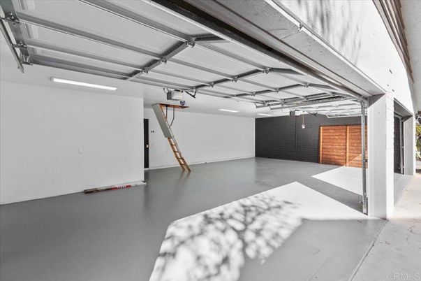 Garage, Interior