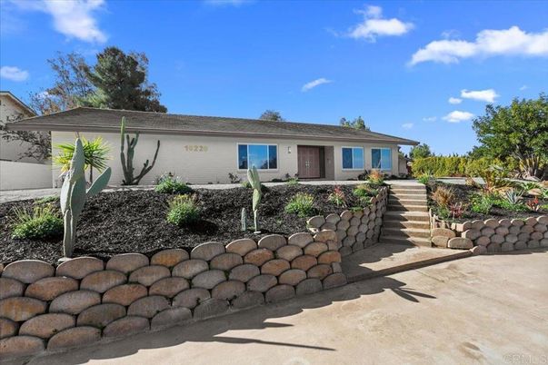 Exterior, Facade, Ranch